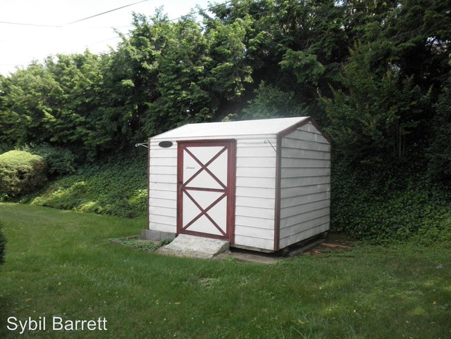 Building Photo - 3 br, 1.5 bath House - 702 Commander