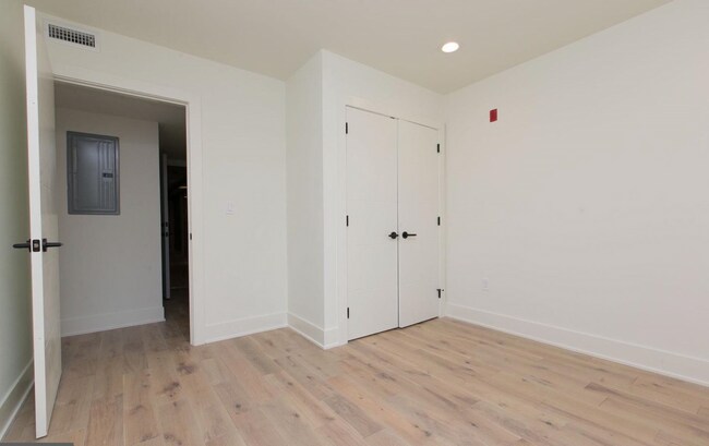 Foto del edificio - 2431 Frankford Ave