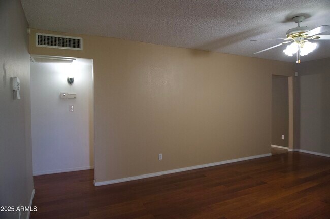 Foto del edificio - 8334 N 55th Ave