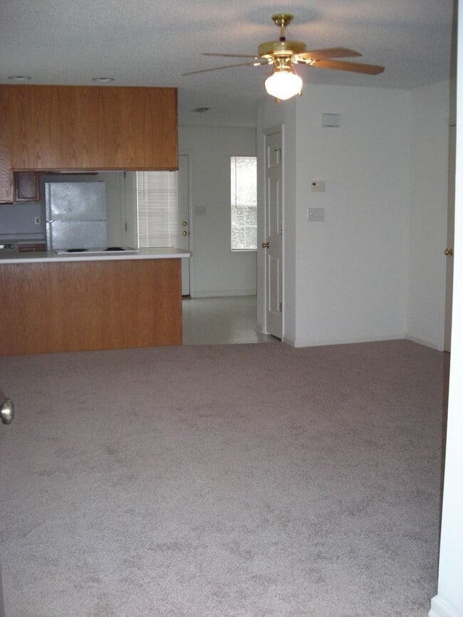 Building Photo - 131 Springwood Ln