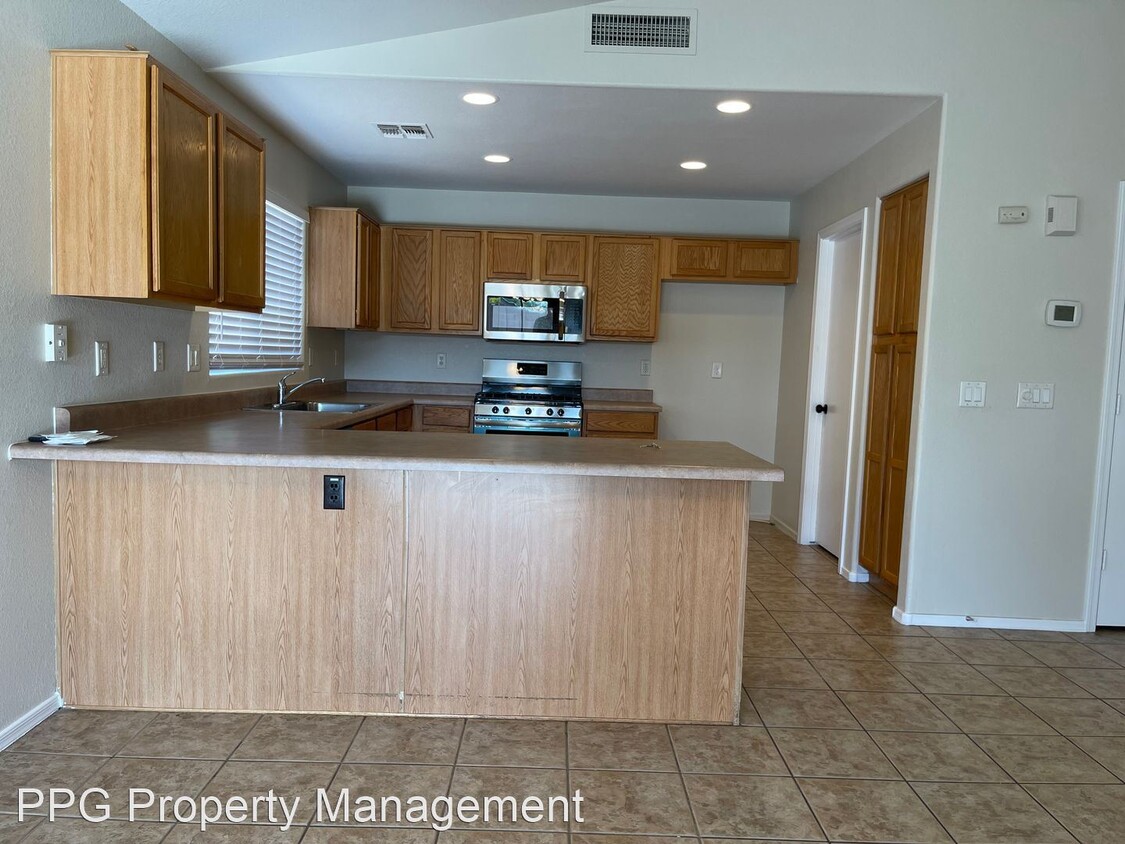Primary Photo - 3 br, 2 bath House - 14936 N 133rd Dr