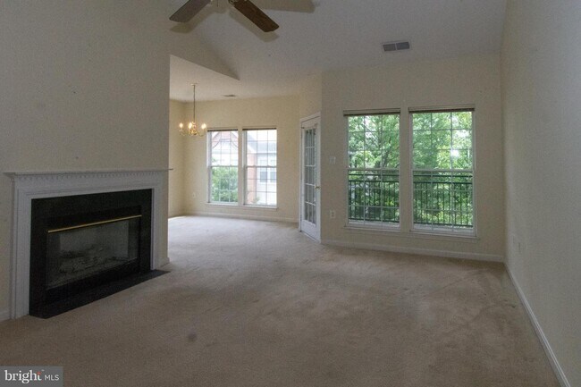 Building Photo - 4139 Fountainside Ln