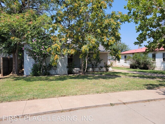 Building Photo - 4 br, 2 bath House - 2316 Axtell St.