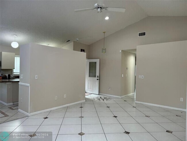 Building Photo - 1038 W Jasmine Ln