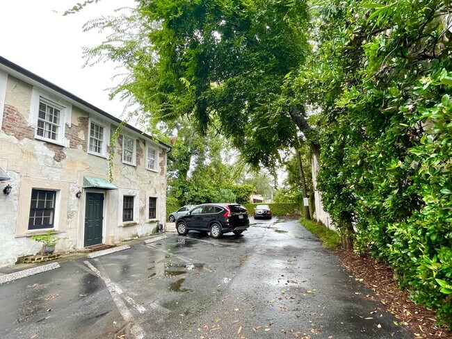 Building Photo - Charming fully furnished one bedroom condo...