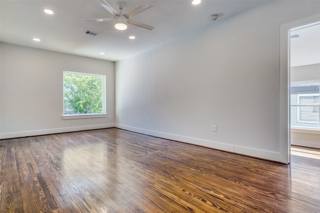 Foto del edificio - 2221 Rosewood St
