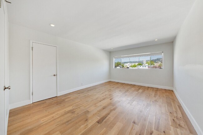 Foto del edificio - 339 N Oakhurst Dr