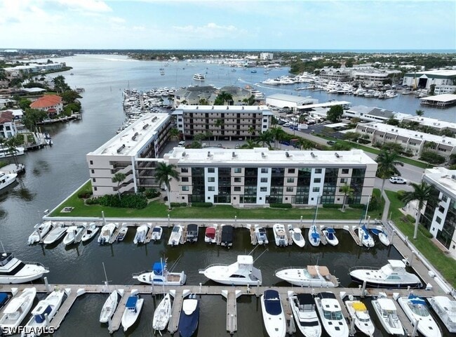 Building Photo - 807 River Point Dr