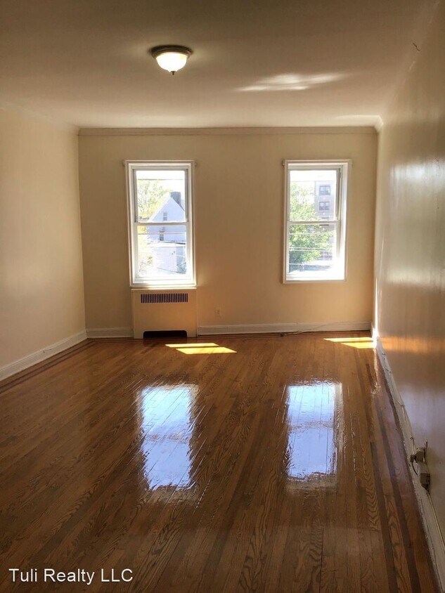 Primary Photo - 20 Tonnele Ave