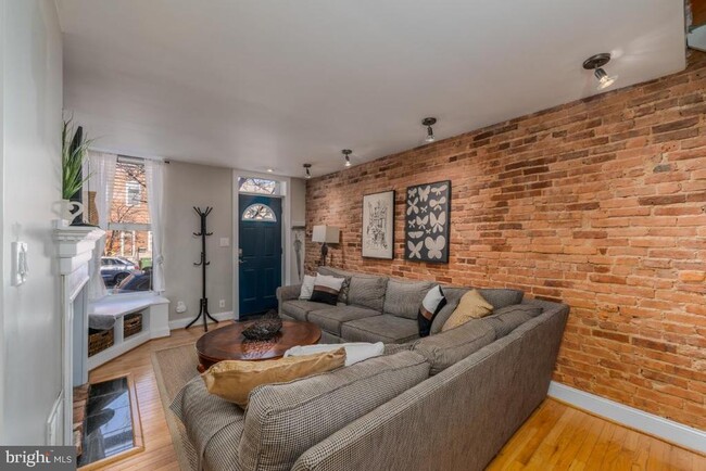 Building Photo - 2517 Fleet St