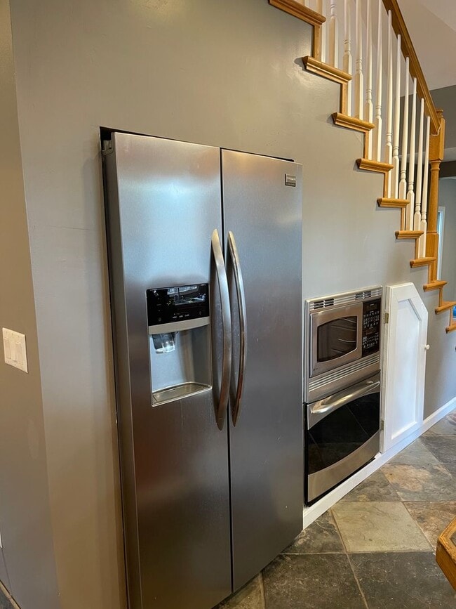 Building Photo - Nice Spacious 3 bd / 3 full bath and 2 half bath Home with Huge Backyard