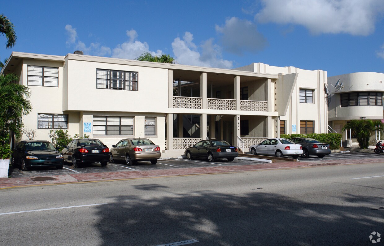 Primary Photo - 9040 Collins Ave