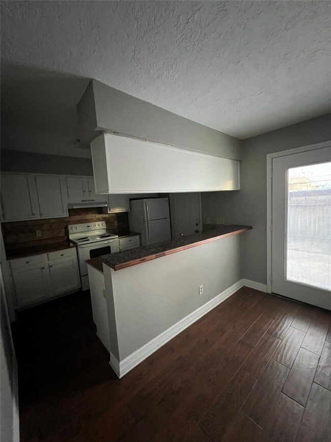 Foto del edificio - 1945 Miramar Green St