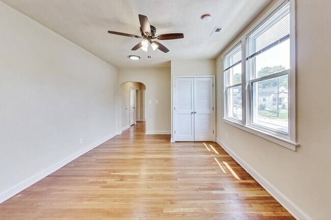 Foto del edificio - Renovated 2 Bedroom in Convenient Location!