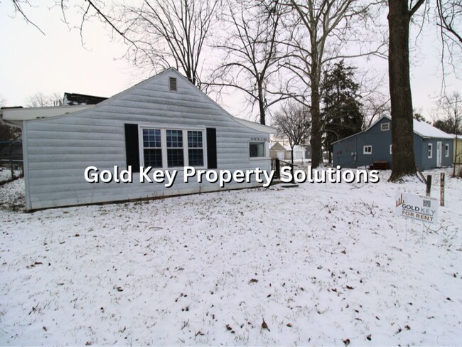 Foto del edificio - MUNCIE 2 BR 1 BA House with Covered Porch and Storage Building (NO SECTION 8)