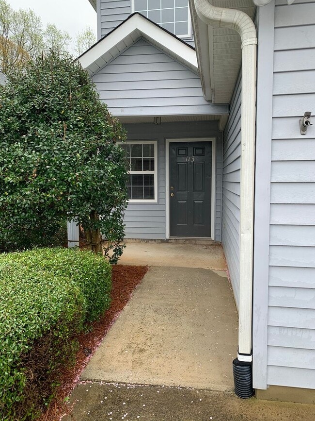 Building Photo - 113 Springwood Ln