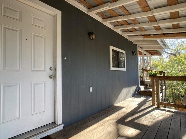 Foto del edificio - 3714 Clarkson Ave