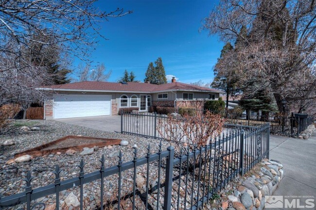 Building Photo - 345 Hillcrest Dr