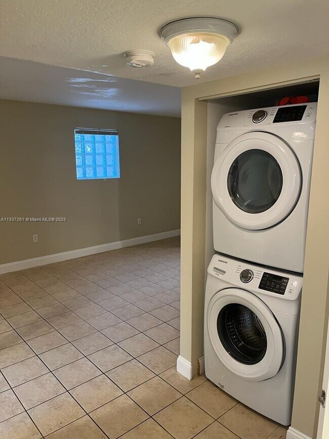 Foto del edificio - 3508 Briar Bay Blvd