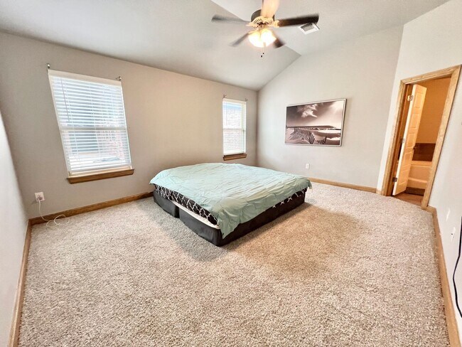 Foto del edificio - ?4 Bedroom Home plus Study Room! Yukon Sch...