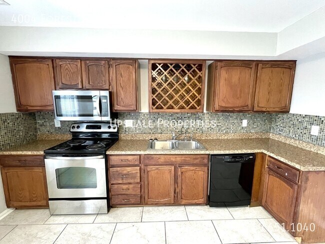 Foto del edificio - 4004 Forest Green Dr