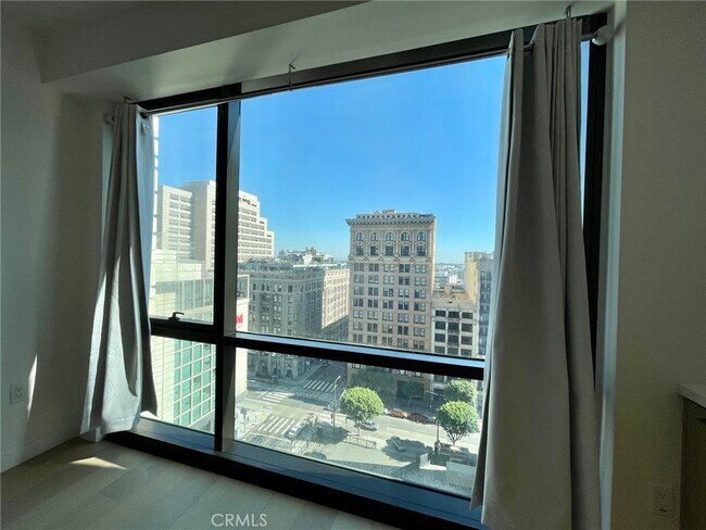 Building Photo - 400 S Broadway-1202-1202
