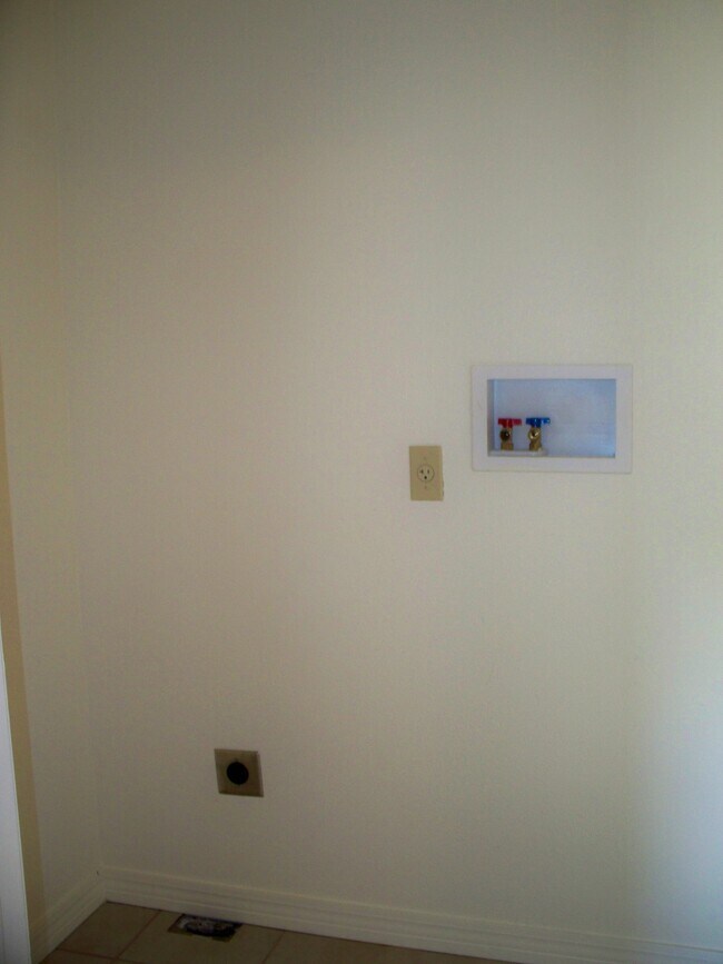 Building Photo - 116 Diane Dr
