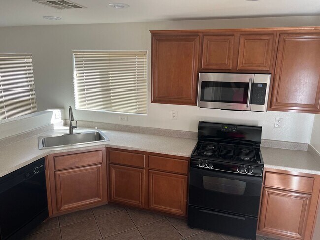 Foto del edificio - Beautiful 2 Bedroom 2.5 Bathroom Home in N...