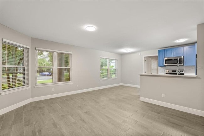 Building Photo - 2592 Grassy Point Dr