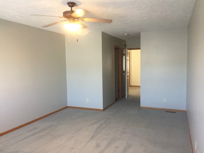 Building Photo - 8106 Oshel Ave