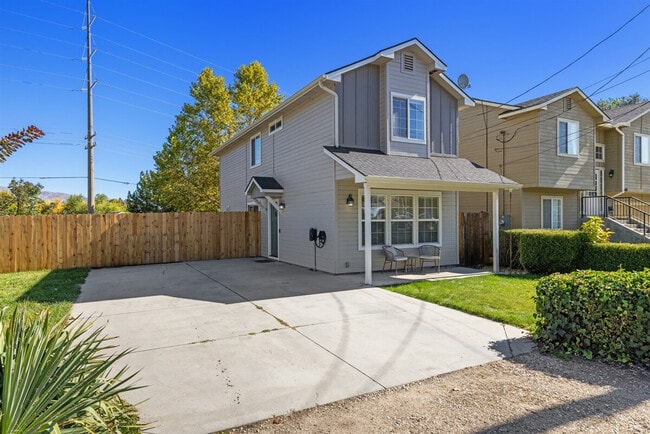 Building Photo - 2624 S Virginia Ave