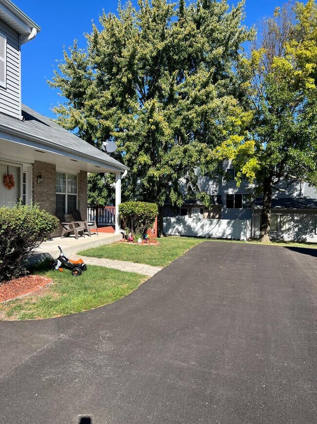 Foto del edificio - 3496 Willowview Ct