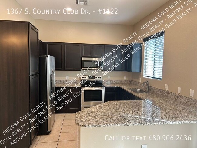 Building Photo - 1367 S Country Club Dr