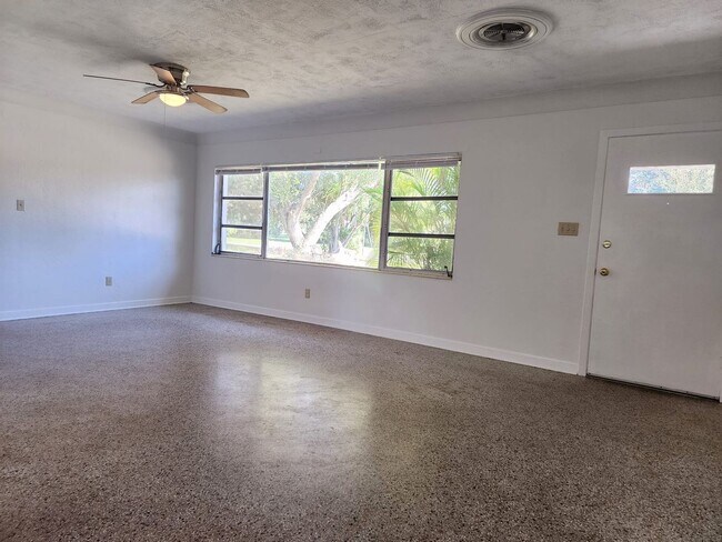 Building Photo - Pasadena Golf Club Estates - 2 Bedroom 2 B...