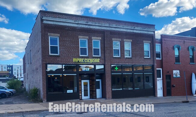 Frente - 405 Wisconsin St