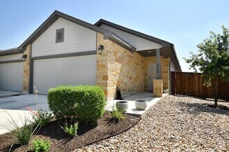 Building Photo - 424 Parkline Dr