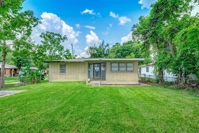 Building Photo - 4440 Castor St