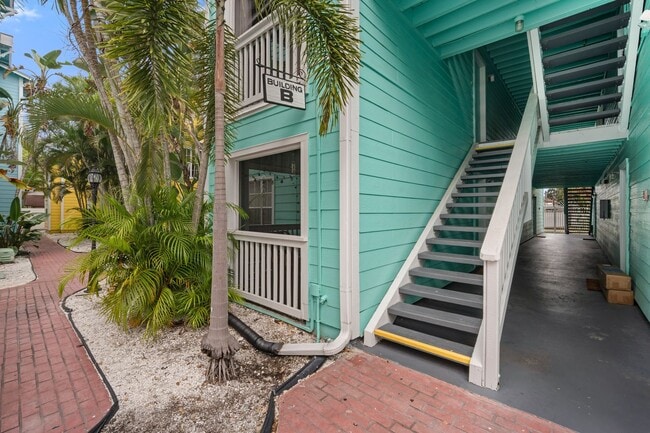 Building Photo - Spacious 2BR/2BA third floor South Tampa c...