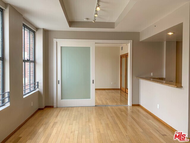Building Photo - 541 S Spring St