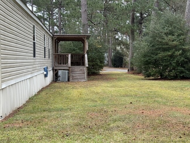 Building Photo - 200 Royalwood St