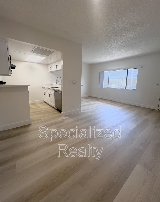 Building Photo - 342 E Providencia Ave