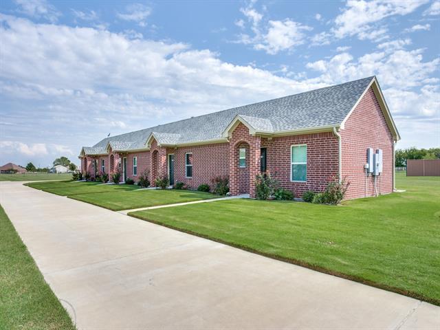 Building Photo - 10809 W Cleburne Rd