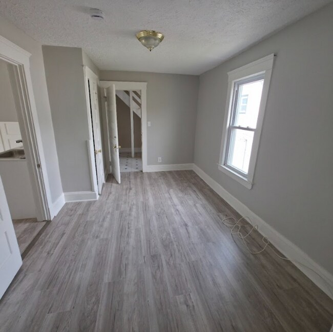 Foto del edificio - 2064 Halstead Ave