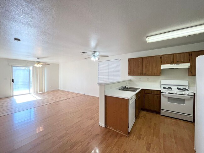 Foto del edificio - 621 Roberta Alecia Ave