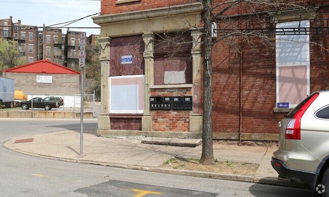 Building Photo - 1936-1942 Race St