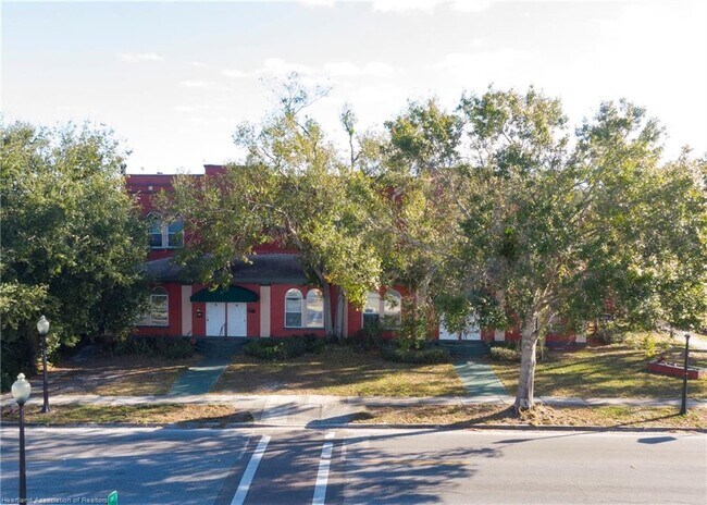Foto del edificio - 2100 Lakeview Dr