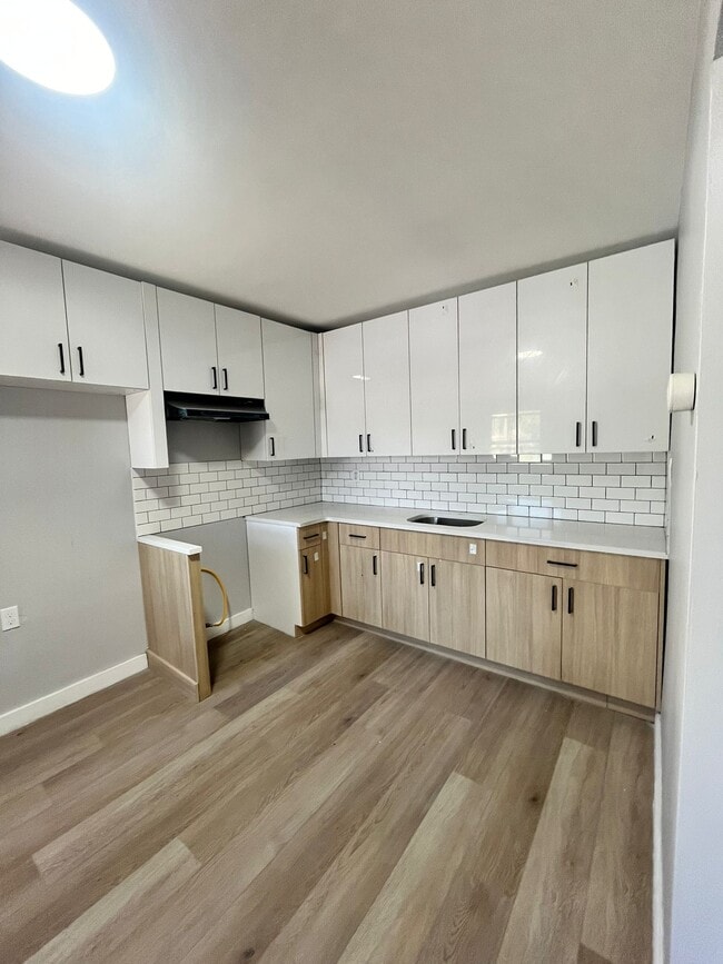 Unit 2 - 164 Stegman St