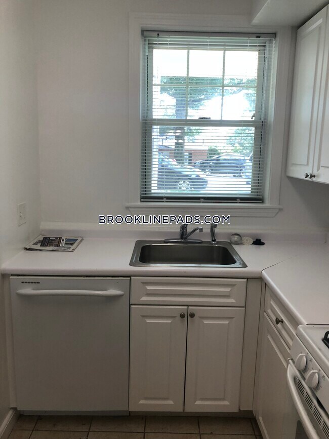 Building Photo - 251 Independence Dr
