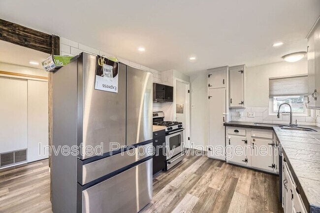 Foto del edificio - 8411 W 64th Pl