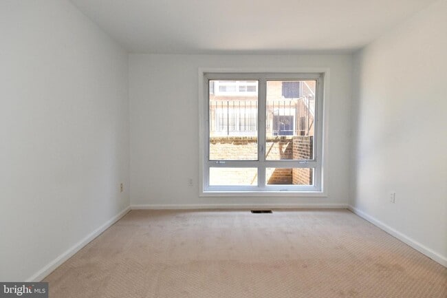 Building Photo - 2111 N Monroe St